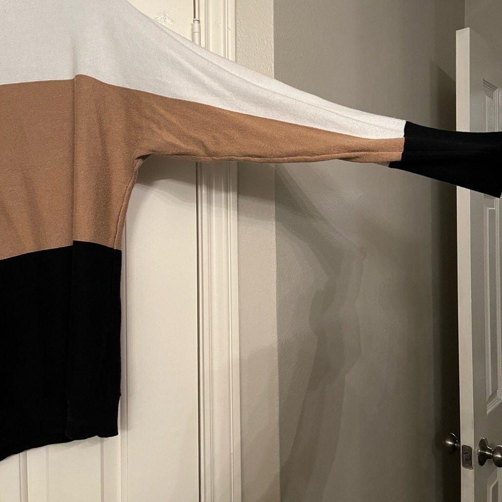 Color Block Sweater - Picture 2 of 4